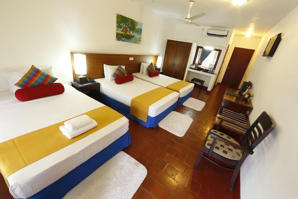 Catamaran Beach Hotel Negombo Dış mekan fotoğraf